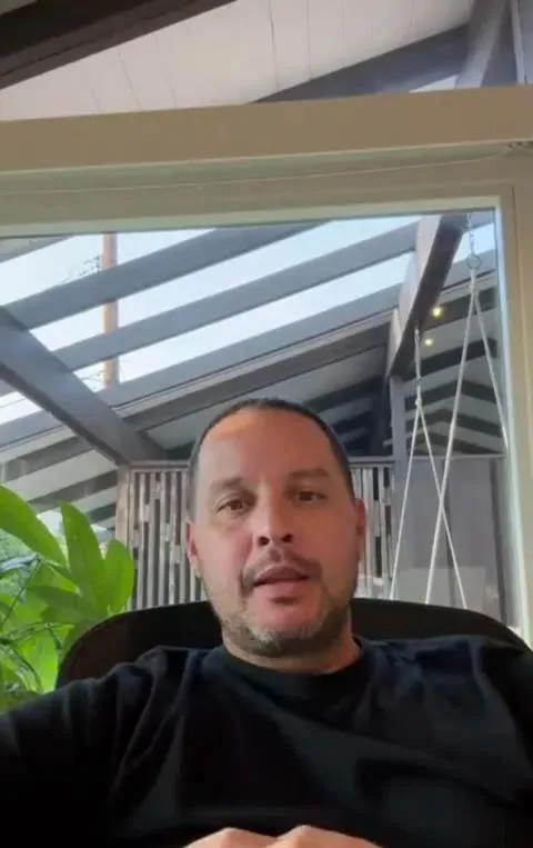 Founder of a Shopify brand giving a video review of TechnoPulse